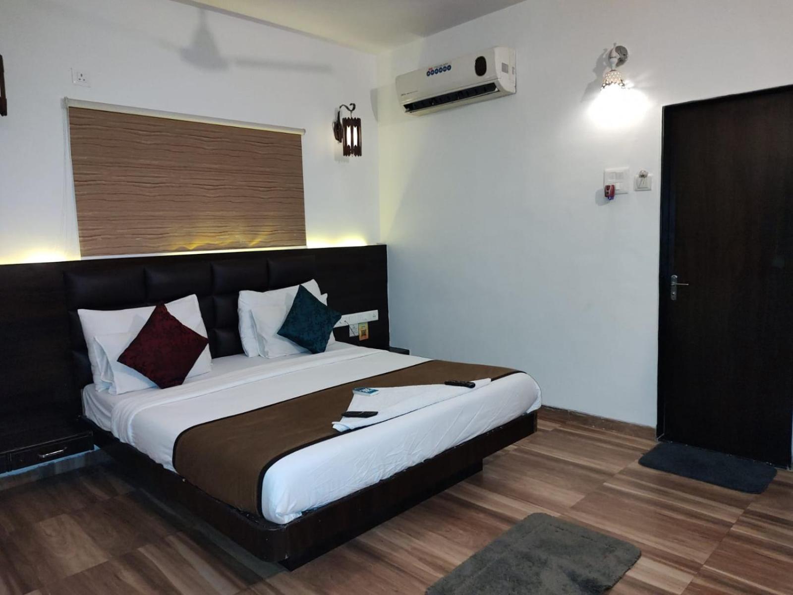 Hotel Saikripa Imperial Daman Luaran gambar
