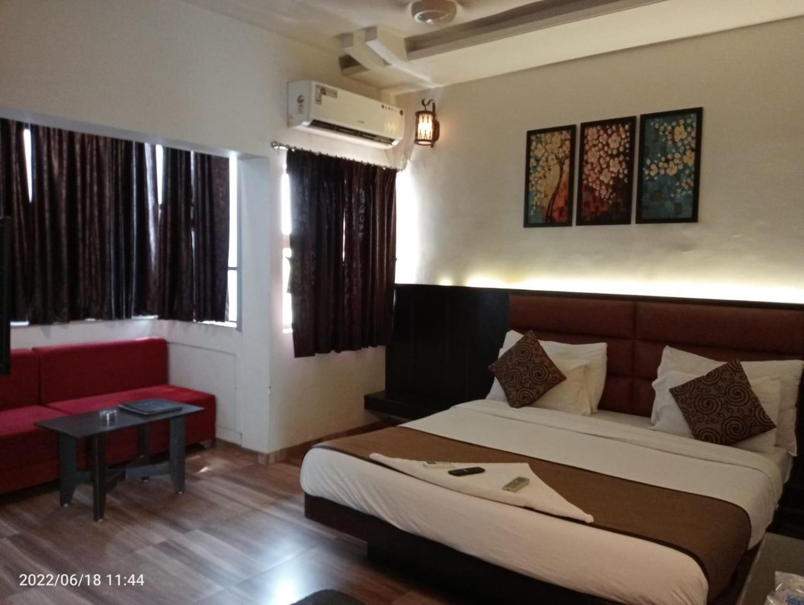 Hotel Saikripa Imperial Daman Luaran gambar