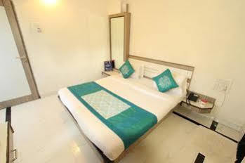 Hotel Saikripa Imperial Daman Luaran gambar